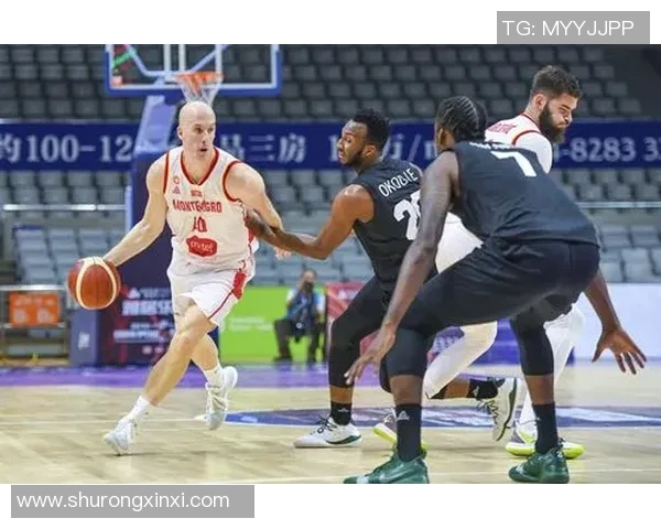 美国男篮在世预赛中对阵古巴展现强大实力与团队合作精神