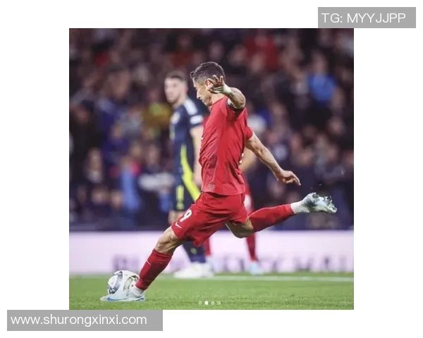 莱万再创辉煌：从足坛巨星到传奇教练的转型之路