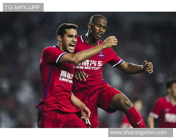 伊斯托明与张择激战正酣谁将赢得这场网球对决的胜利